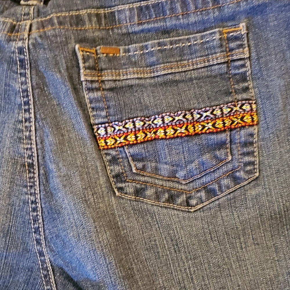 Cropped Lee Capris - Picture 2 of 7